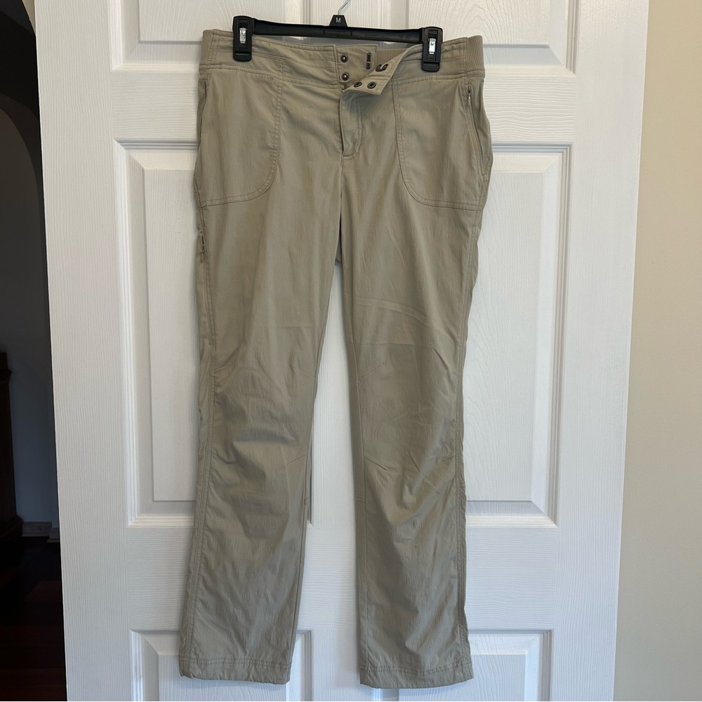 Athleta Trekkie hiking pant size medium 5 pocket lightweight beige